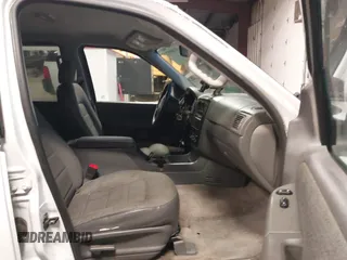2004 Ford Explorer XLS z VIN 1FMZU72K14ZB03010, wystawiony jako IAAI lot #41240957 z przebiegiem 185 144 mil mil oraz . Historia ofert i sprzedaży dostępna na DreamBid. Obrazek 5.
