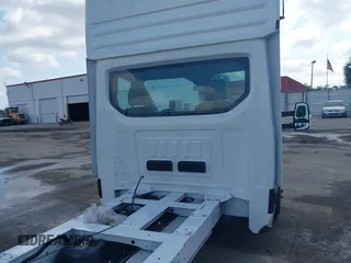 2023 Ford Transit z VIN 1FDBF6ZG0PKB35192, wystawiony jako IAAI lot #42191303 z przebiegiem 207 810 mil mil oraz . Historia ofert i sprzedaży dostępna na DreamBid. Obrazek 8.