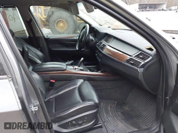 2007 BMW X5 3.0si z VIN 5UXFE43527L018565, wystawiony jako IAAI lot #41832826 z przebiegiem 160 845 mil mil oraz . Historia ofert i sprzedaży dostępna na DreamBid. Obrazek 5.