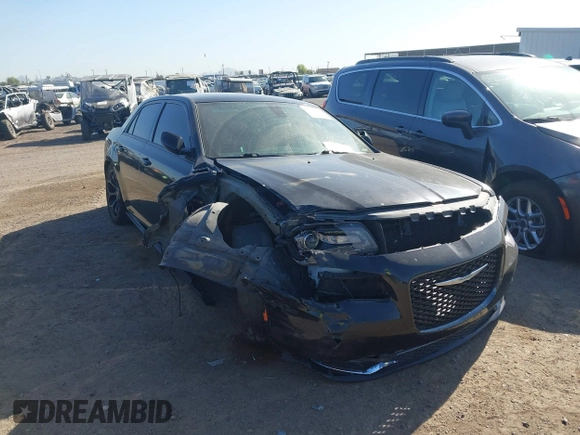 2019 Chrysler 300 S z VIN 2C3CCABG5KH562838, wystawiony jako IAAI lot #42134711 z przebiegiem 118 506 mil mil oraz . Historia ofert i sprzedaży dostępna na DreamBid. Obrazek 6.