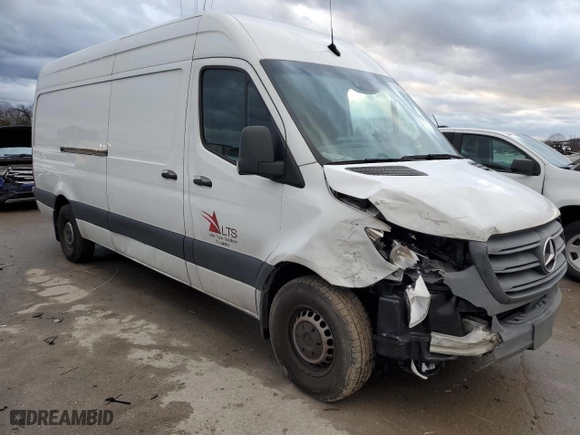 2020 Mercedes-Benz Sprinter Cargo Van with VIN W1Y4ECHY3LT031076, listed as a Copart auction lot 38295384 with 300,572 mi miles. Bid and sale history available at carsss.com. Image 4.