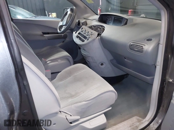 2004 Nissan Quest S with VIN 5N1BV28UX4N353525, listed as a IAAI auction lot 39576363 with 110,784 mi miles. Bid and sale history available at carsss.com. Image 5.