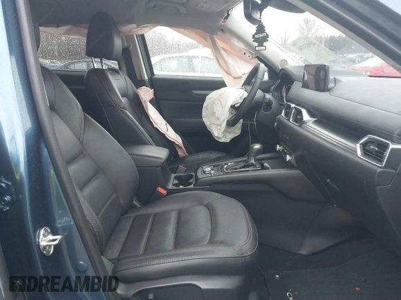 2023 Mazda CX-5 S Carbon Edition z VIN JM3KFBCM4P0264891, wystawiony jako IAAI lot #40933700 z przebiegiem 18 714 mil mil oraz . Historia ofert i sprzedaży dostępna na DreamBid. Obrazek 5.