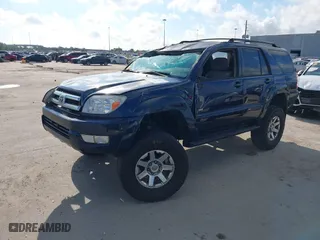 2005 Toyota 4Runner SR5 with VIN JTEZU14R358031340, listed as a IAAI auction lot 40371472 with 204,320 mi miles. Bid and sale history available at carsss.com. Image 2.