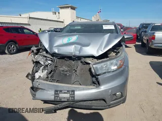 2016 Toyota Highlander XLE z VIN 5TDJKRFH1GS285752, wystawiony jako IAAI lot #40977219 z przebiegiem 139 773 mil mil oraz . Historia ofert i sprzedaży dostępna na DreamBid. Obrazek 12.