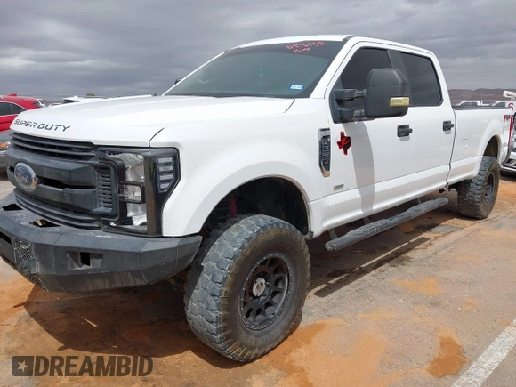2017 Ford Super Duty F-250 SRW Lariat with VIN 1FT7W2B64HEB28332, listed as a IAAI auction lot 41956230 with 272,380 mi miles. Bid and sale history available at carsss.com. Image 2.