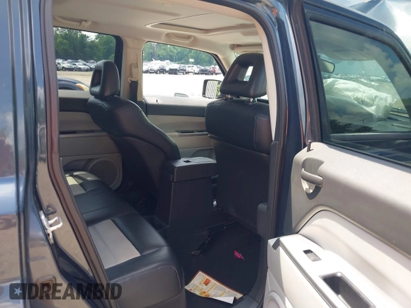 2007 Jeep Patriot Limited with VIN 1J8FT48W37D285614, listed as a IAAI auction lot 42616625 with 113,502 mi miles and . Bid and sale history available at DreamBid. Image 8.