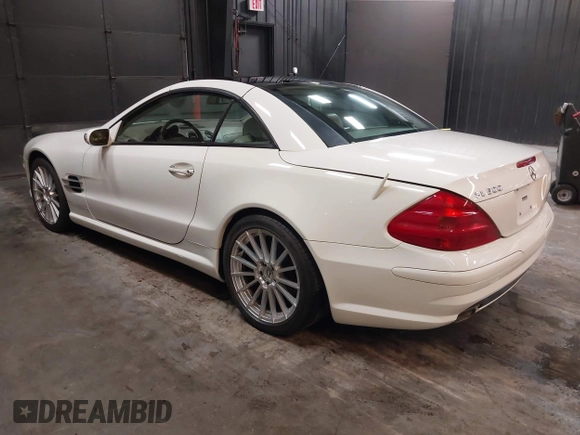 2004 Mercedes-Benz SL 500 z VIN WDBSK75F74F072792, wystawiony jako IAAI lot #42415790 z przebiegiem 66 100 mil mil oraz . Historia ofert i sprzedaży dostępna na DreamBid. Obrazek 3.