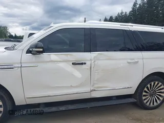 2020 Lincoln Navigator Reserve z VIN 5LMJJ3LT3LEL05128, wystawiony jako IAAI lot #42177716 z przebiegiem 54 175 mil mil oraz . Historia ofert i sprzedaży dostępna na DreamBid. Obrazek 6.