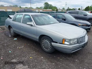1998 Cadillac DeVille z VIN 1G6KD54Y7WU740871, wystawiony jako IAAI lot #42259686 z przebiegiem 124 542 mil mil oraz . Historia ofert i sprzedaży dostępna na DreamBid. Obrazek 1.