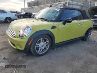 2009 MINI Convertible z VIN WMWMR33549TU95327, wystawiony jako Copart lot #88493115 z przebiegiem 76 714 mil mil oraz Szkoda całkowita • Salvage title. Historia ofert i sprzedaży dostępna na DreamBid. Obrazek 1.