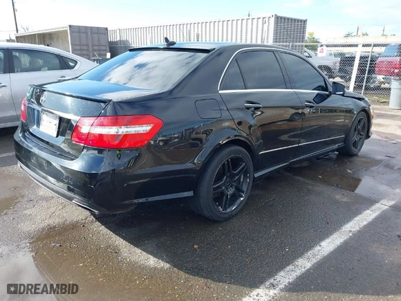 2013 Mercedes-Benz E-Class E 350 Luxury with VIN WDDHF5KB5DA672817, listed as a IAAI auction lot 41588858 with 116,506 mi miles. Bid and sale history available at carsss.com. Image 4.