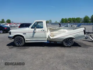 1987 Ford F-250 with VIN 1FTHF2518HKA08300, listed as a IAAI auction lot 41984273 with 37,267 mi miles and . Bid and sale history available at DreamBid. Image 13.