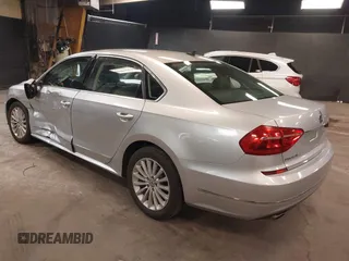 2016 Volkswagen Passat SE z VIN 1VWBT7A30GC020823, wystawiony jako IAAI lot #42204074 z przebiegiem 87 784 mil mil oraz . Historia ofert i sprzedaży dostępna na DreamBid. Obrazek 3.