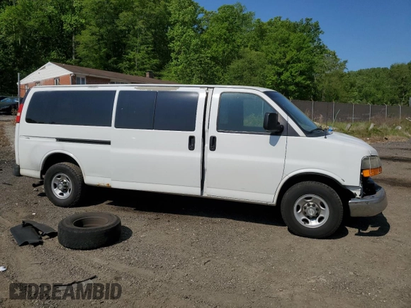 2008 Chevrolet Express Passenger with VIN 1GAHG39K981177228, listed as a Copart auction lot 55031385 with 274,971 mi miles and Salvage title. Bid and sale history available at DreamBid. Image 4.