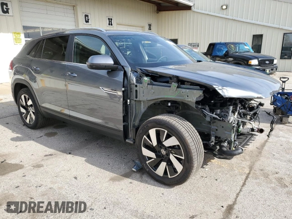2024 Volkswagen Atlas SE z VIN 1V2KE2CA1RC255860, wystawiony jako Copart lot #49972445 z przebiegiem 1 242 mil mil oraz Szkoda całkowita • Salvage title. Historia ofert i sprzedaży dostępna na DreamBid. Obrazek 4.