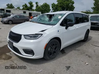 2024 Chrysler Pacifica Hybrid Select with VIN 2C4RC1S79RR158421, listed as a Copart auction lot 64806345 with 37,117 mi miles and Salvage title. Bid and sale history available at DreamBid. Image 1.