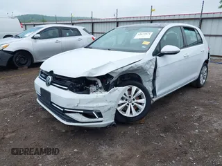 2021 Volkswagen Golf TSI z VIN 3VWG57AU9MM001027, wystawiony jako IAAI lot #42072074 z przebiegiem 81 819 mil mil oraz . Historia ofert i sprzedaży dostępna na DreamBid. Obrazek 2.