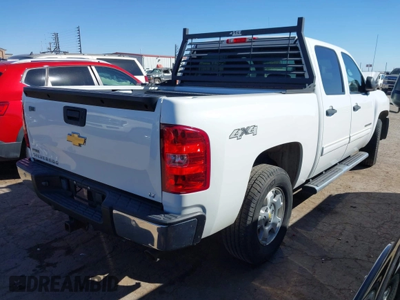 2011 Chevrolet Silverado 1500 LT with VIN 3GCUKSE24BG233850, listed as a IAAI auction lot 41663302 with 147,333 mi miles. Bid and sale history available at carsss.com. Image 4.