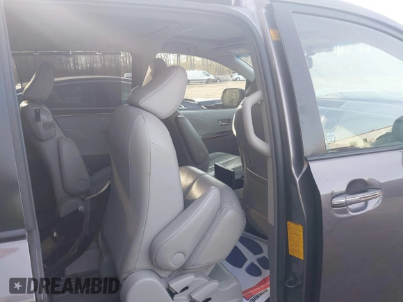 2011 Toyota Sienna XLE AAS with VIN 5TDYK3DC2BS093980, listed as a IAAI auction lot 42064568 with 196,893 mi miles. Bid and sale history available at carsss.com. Image 8.