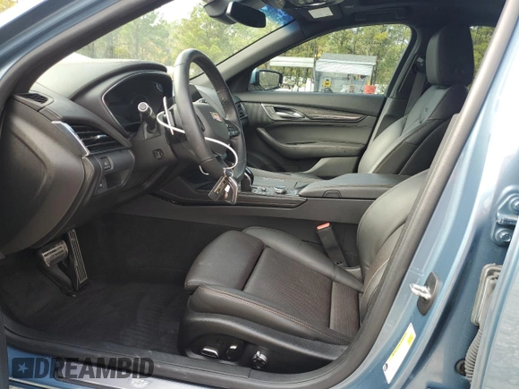 2024 Cadillac CT5 Sport z VIN 1G6DP5RK5R0129186, wystawiony jako Copart lot #85107474 z przebiegiem 11 880 mil mil oraz Szkody całkowita. Historia ofert i sprzedaży dostępna na DreamBid. Obrazek 7.