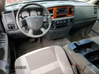 2006 Dodge 3500 SLT z VIN 3D7LX38C36G126808, wystawiony jako Copart lot #55841385 z przebiegiem 384 279 mil mil oraz Czysty tytuł • Clean title. Historia ofert i sprzedaży dostępna na DreamBid. Obrazek 8.