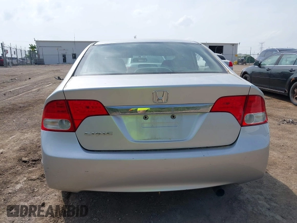 2009 Honda Civic EX-L z VIN 19XFA16979E010306, wystawiony jako IAAI lot #42285380 z przebiegiem 210 547 mil mil oraz . Historia ofert i sprzedaży dostępna na DreamBid. Obrazek 17.