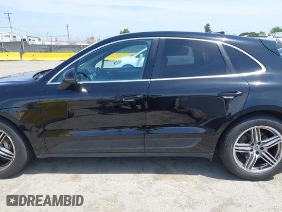 2015 Porsche Macan S with VIN WP1AB2A53FLB68323, listed as a IAAI auction lot 42121576 with 102,031 mi miles. Bid and sale history available at carsss.com. Image 14.
