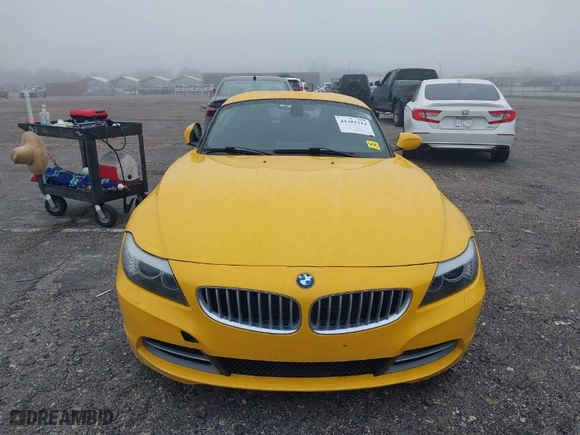 2011 BMW Z4 sDrive35i with VIN WBALM7C58BE383383, listed as a IAAI auction lot 41381714 with NaN miles. Bid and sale history available at carsss.com. Image 6.