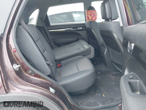 2012 Kia Sorento LX with VIN 5XYKTDA27CG286497, listed as a IAAI auction lot 41644275 with 172,913 mi miles. Bid and sale history available at carsss.com. Image 8.