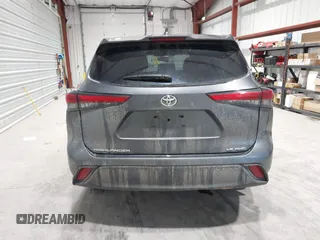 2020 Toyota Highlander LE with VIN 5TDBZRBH3LS038023, listed as a IAAI auction lot 41832407 with 48,213 mi miles and . Bid and sale history available at DreamBid. Image 16.