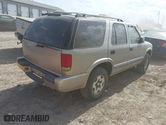 2004 Chevrolet Blazer LS z VIN 1GNDT13X04K164924, wystawiony jako IAAI lot #41803471 z przebiegiem 166 708 mil mil oraz . Historia ofert i sprzedaży dostępna na DreamBid. Obrazek 4.