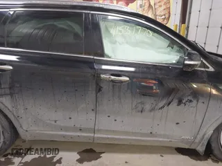 2019 Kia Sorento SX V6 with VIN 5XYPKDA55KG511727, listed as a IAAI auction lot 41531770 with 99,237 mi miles. Bid and sale history available at carsss.com. Image 14.