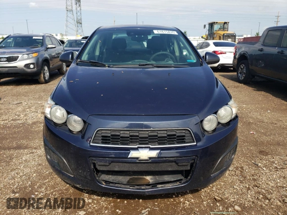2015 Chevrolet Sonic LT z VIN 1G1JC5SH0F4130656, wystawiony jako Copart lot #61815835 z przebiegiem 262 854 mil mil oraz Czysty tytuł • Clean title. Historia ofert i sprzedaży dostępna na DreamBid. Obrazek 5.
