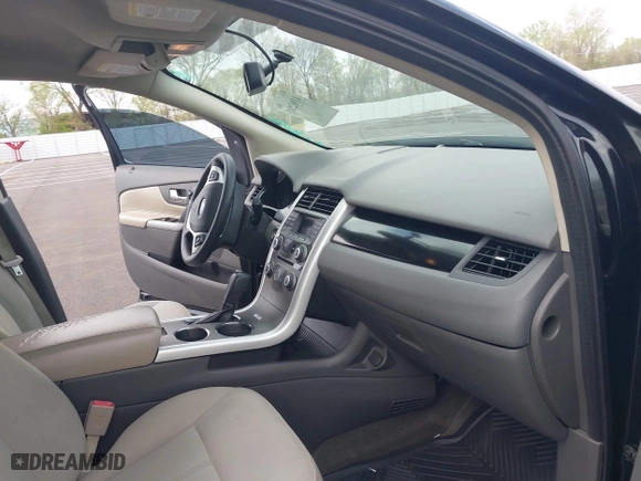 2014 Ford Edge SE with VIN 2FMDK3GC2EBA61445, listed as a IAAI auction lot 41962589 with 133,724 mi miles. Bid and sale history available at carsss.com. Image 5.