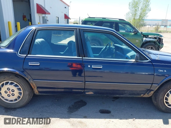 1996 Oldsmobile Cutlass Ciera 1SA VX5 z VIN 1G3AJ55M6T6397371, wystawiony jako IAAI lot #42222459 z przebiegiem 92 232 mil mil oraz . Historia ofert i sprzedaży dostępna na DreamBid. Obrazek 13.