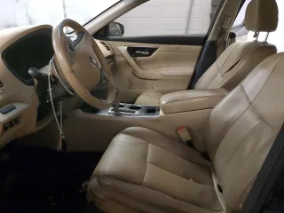 2015 Nissan Altima S z VIN 1N4BL3AP6FC464498, wystawiony jako Copart lot #38575914 z przebiegiem Nie podano mil oraz Nie do naprawy • Non repairable. Historia ofert i sprzedaży dostępna na DreamBid. Obrazek 7.