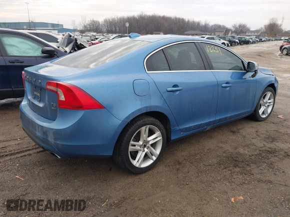 2014 Volvo S60 T5 z VIN YV1612FH1E2274829, wystawiony jako IAAI lot #41712251 z przebiegiem 87 269 mil mil oraz . Historia ofert i sprzedaży dostępna na DreamBid. Obrazek 4.