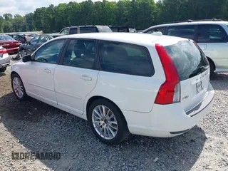 2010 Volvo V50 with VIN YV1382MW1A2553319, listed as a IAAI auction lot 39823937 with 317,330 mi miles. Bid and sale history available at carsss.com. Image 3.
