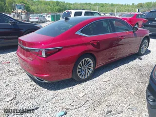 2019 Lexus ES with VIN 58ABZ1B16KU011174, listed as a IAAI auction lot 42032730 with 40,720 mi miles. Bid and sale history available at carsss.com. Image 4.