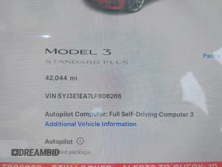 2020 Tesla Model 3 Standard Range Plus z VIN 5YJ3E1EA7LF806266, wystawiony jako IAAI lot #42242694 z przebiegiem 42 044 mil mil oraz . Historia ofert i sprzedaży dostępna na DreamBid. Obrazek 7.