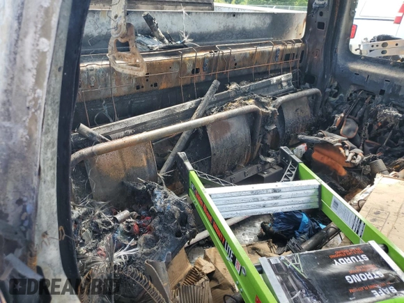 2006 Ford F-250 XL z VIN 1FTSX21576ED46732, wystawiony jako Copart lot #59038184 z przebiegiem Nie podano mil oraz Nie do naprawy • Non repairable. Historia ofert i sprzedaży dostępna na DreamBid. Obrazek 10.