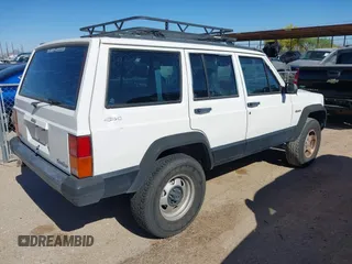 1996 Jeep Cherokee SE with VIN 1J4FJ28S0TL328637, listed as a IAAI auction lot 42078412 with 333,223 mi miles and . Bid and sale history available at DreamBid. Image 4.