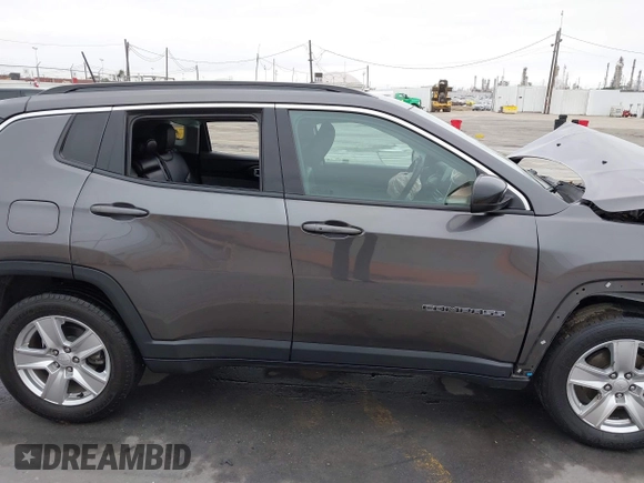 2022 Jeep Compass Latitude z VIN 3C4NJDBB2NT176163, wystawiony jako IAAI lot #42042396 z przebiegiem 174 025 mil mil oraz . Historia ofert i sprzedaży dostępna na DreamBid. Obrazek 13.