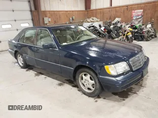 1999 Mercedes-Benz S 320/430/500 z VIN WDBGA33G1XA430483, wystawiony jako IAAI lot #42264808 z przebiegiem 156 915 mil mil oraz . Historia ofert i sprzedaży dostępna na DreamBid. Obrazek 1.