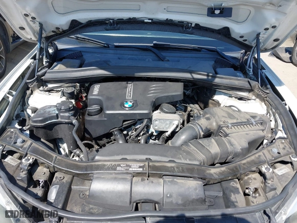 2014 BMW X1 sDrive28i with VIN WBAVM1C5XEVW53725, listed as a IAAI auction lot 41859427 with 181,892 mi miles. Bid and sale history available at carsss.com. Image 10.