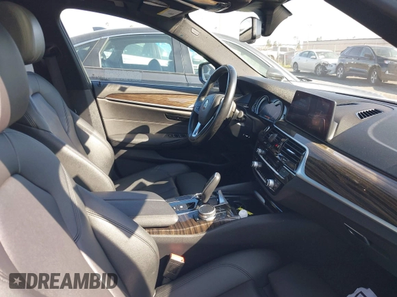 2019 BMW 5 Series 530i z VIN WBAJA5C53KWW48516, wystawiony jako IAAI lot #41524190 z przebiegiem 62 280 mil mil oraz . Historia ofert i sprzedaży dostępna na DreamBid. Obrazek 5.