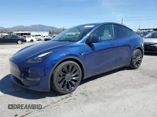 2022 Tesla Model Y Performance z VIN 7SAYGDEF7NF389850, wystawiony jako Copart lot #49177275 z przebiegiem 93 650 mil mil oraz Szkoda całkowita • Salvage title. Historia ofert i sprzedaży dostępna na DreamBid. Obrazek 1.