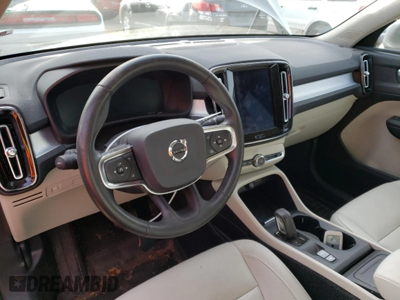2019 Volvo XC40 Momentum with VIN YV4162UK2K2151808, listed as a Copart auction lot 51024643 with 28,113 mi miles and . Bid and sale history available at carsss.com. Image 7.