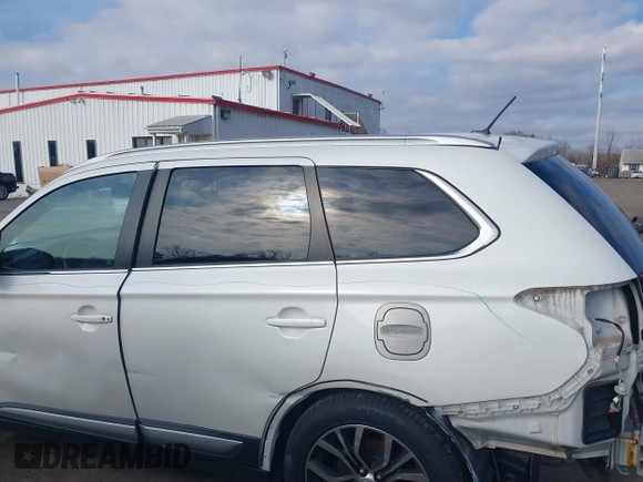 2016 Mitsubishi Outlander GT z VIN JA4JZ4AXXGZ010676, wystawiony jako IAAI lot #41527681 z przebiegiem 71 866 mil mil oraz . Historia ofert i sprzedaży dostępna na DreamBid. Obrazek 14.